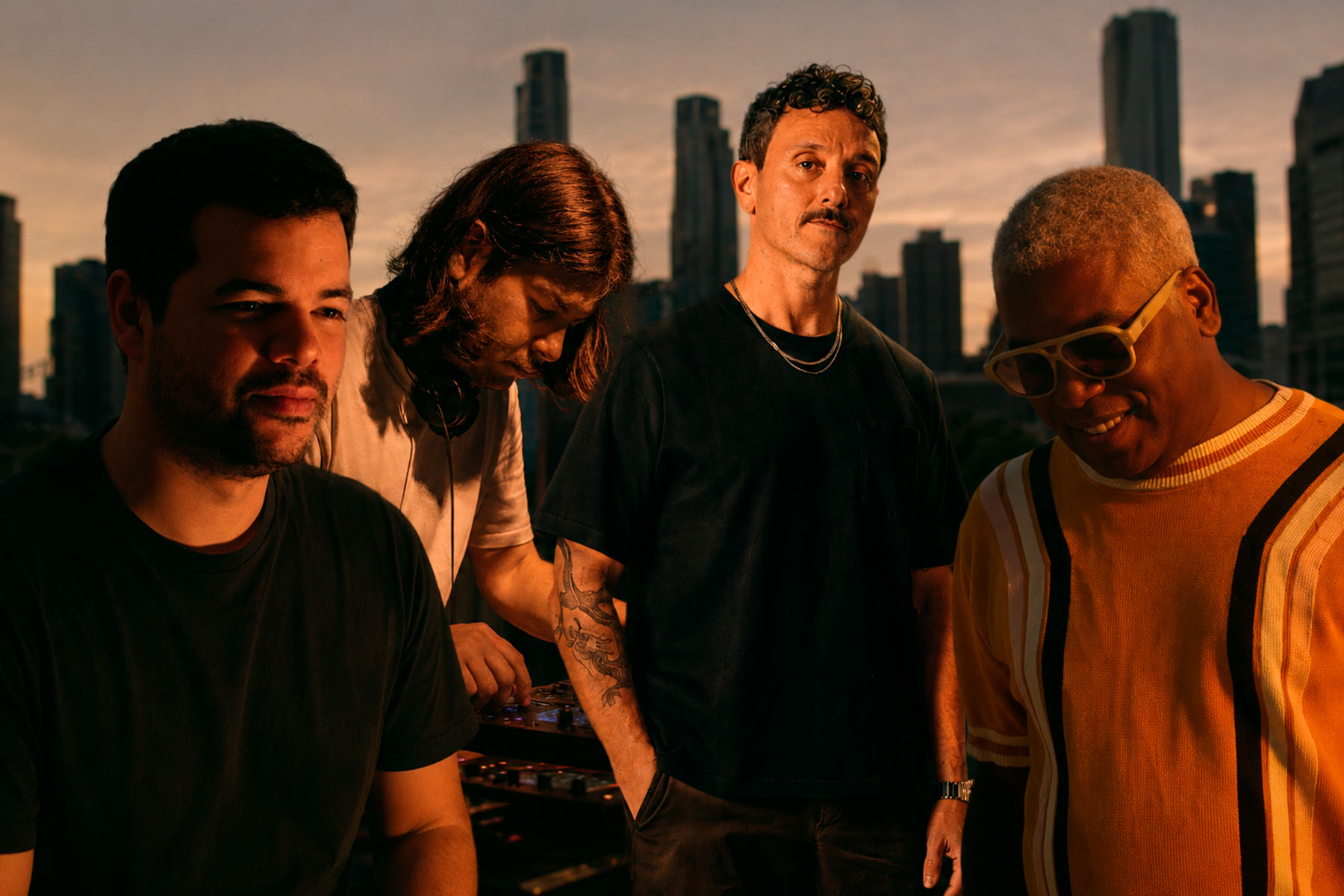 UNIVERSO POSITIVO remixed / Electronic Groove